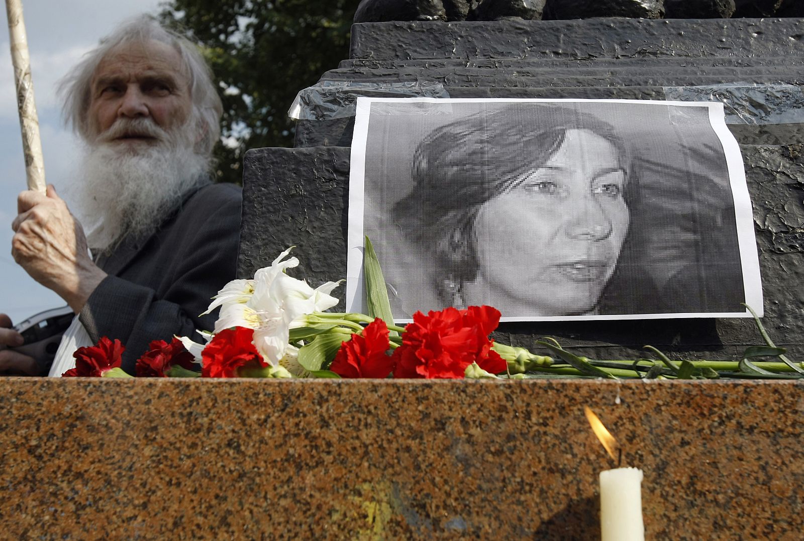 El de Estemirova es el último de una serie de asesinatos de críticos con el régimen.