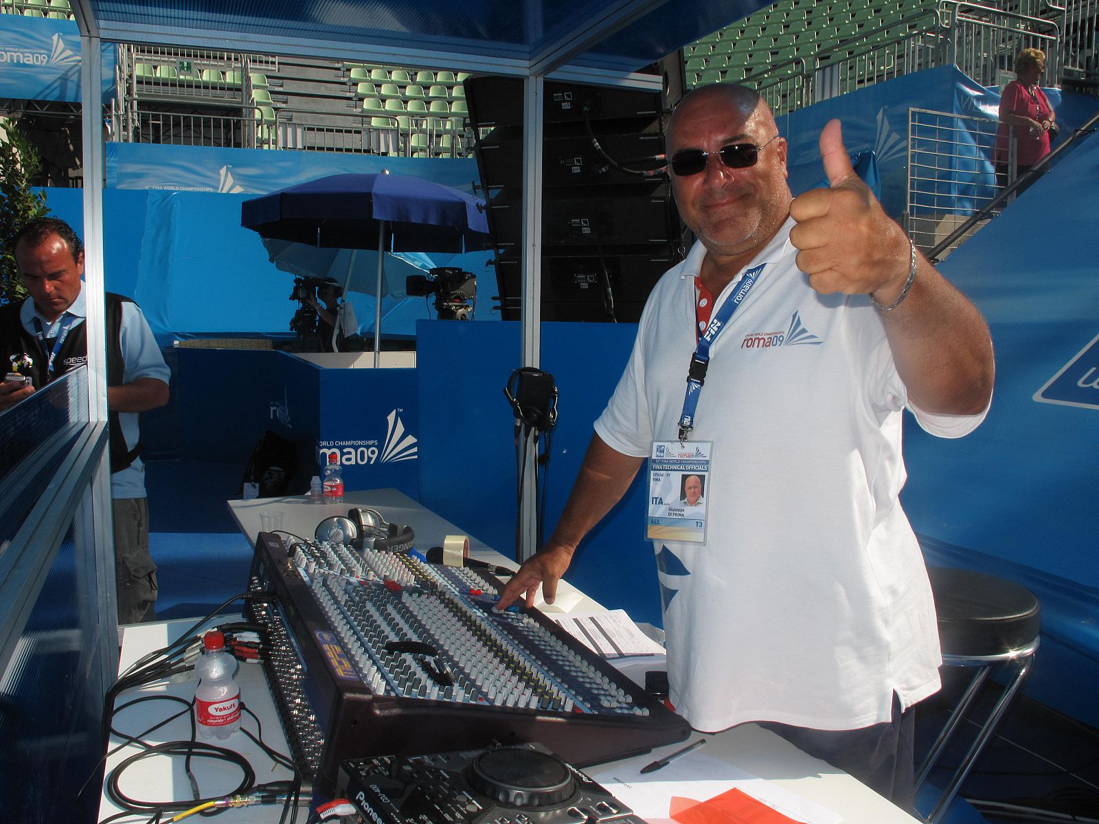 Giuseppe Di Prima es el técnico de sonido de la natación sincronizada en el Mundial de Natación de Roma
