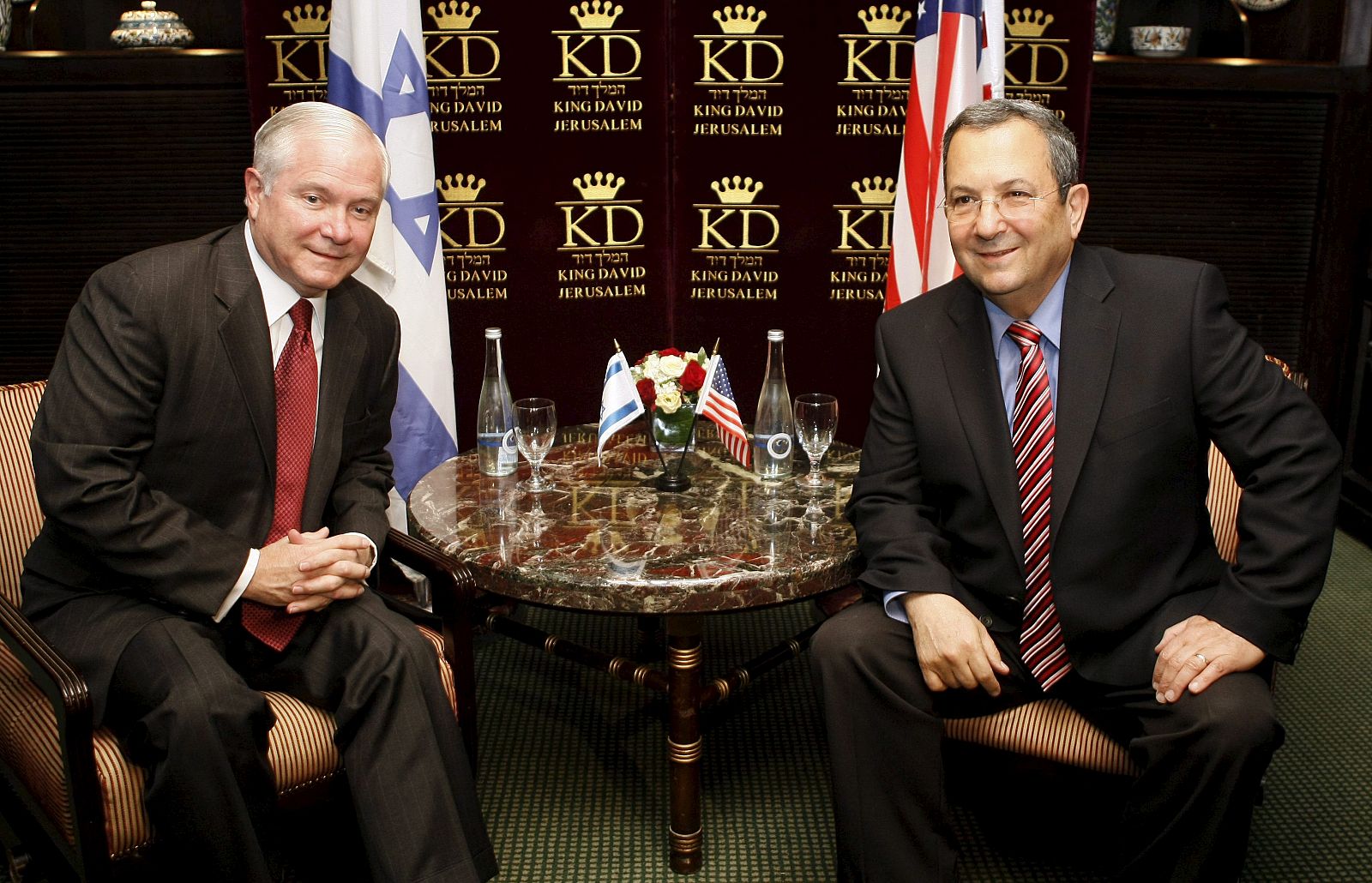 El secretario de defensa de los Estados Unidos, Robert Gates durante la reunión con su homólogo, el israelí Ehud Barak en el hotel Rey David de Jerusalén.