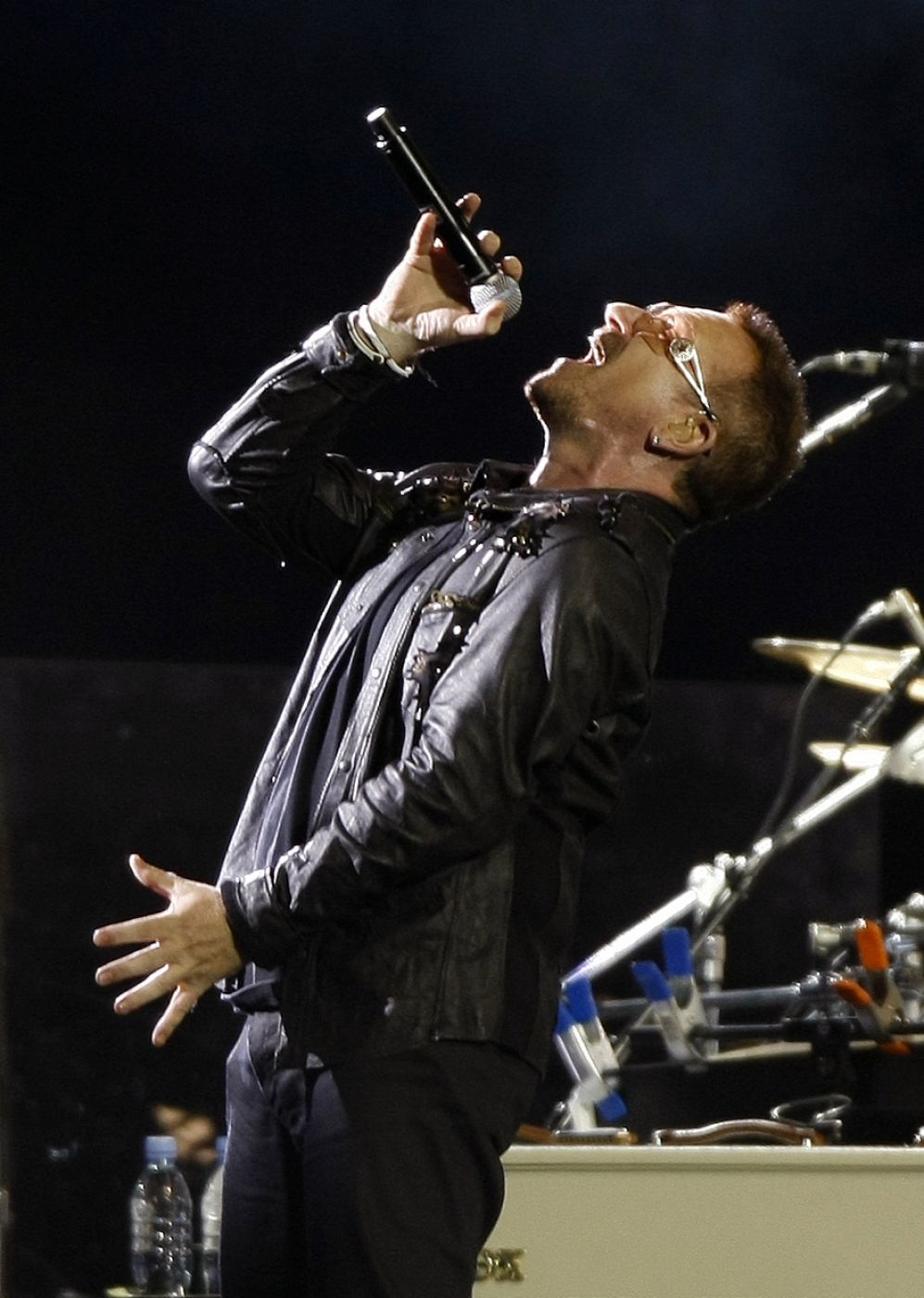 Bono, en el concierto del U2 360º Tour en Barcelona en junio de 2009.