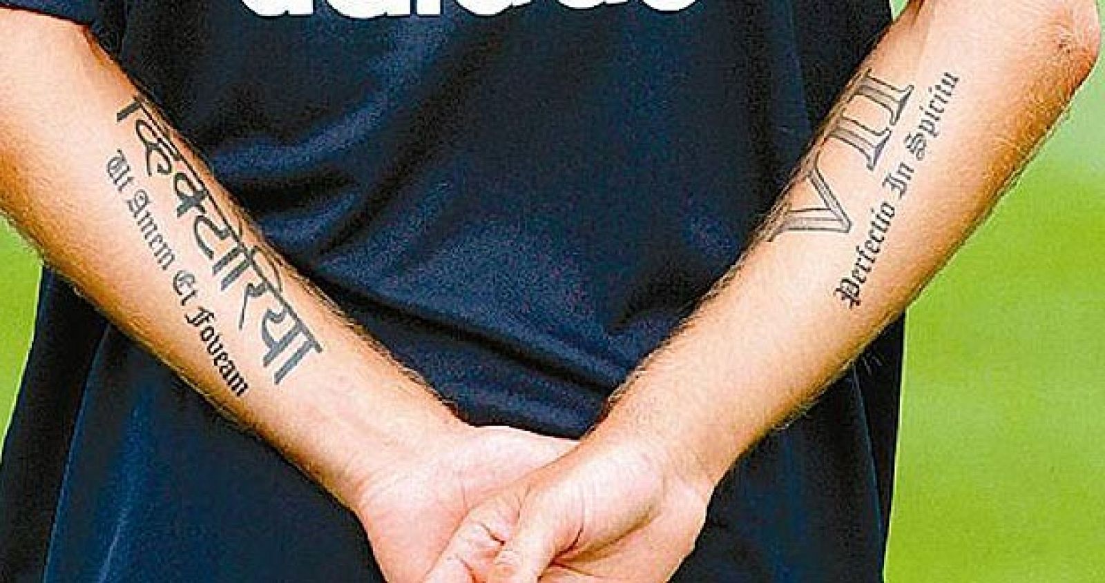 David Beckham también luce un tatuaje con simbología romana con el número siete el cual representa el número con el que jugaba en el Manchester United.