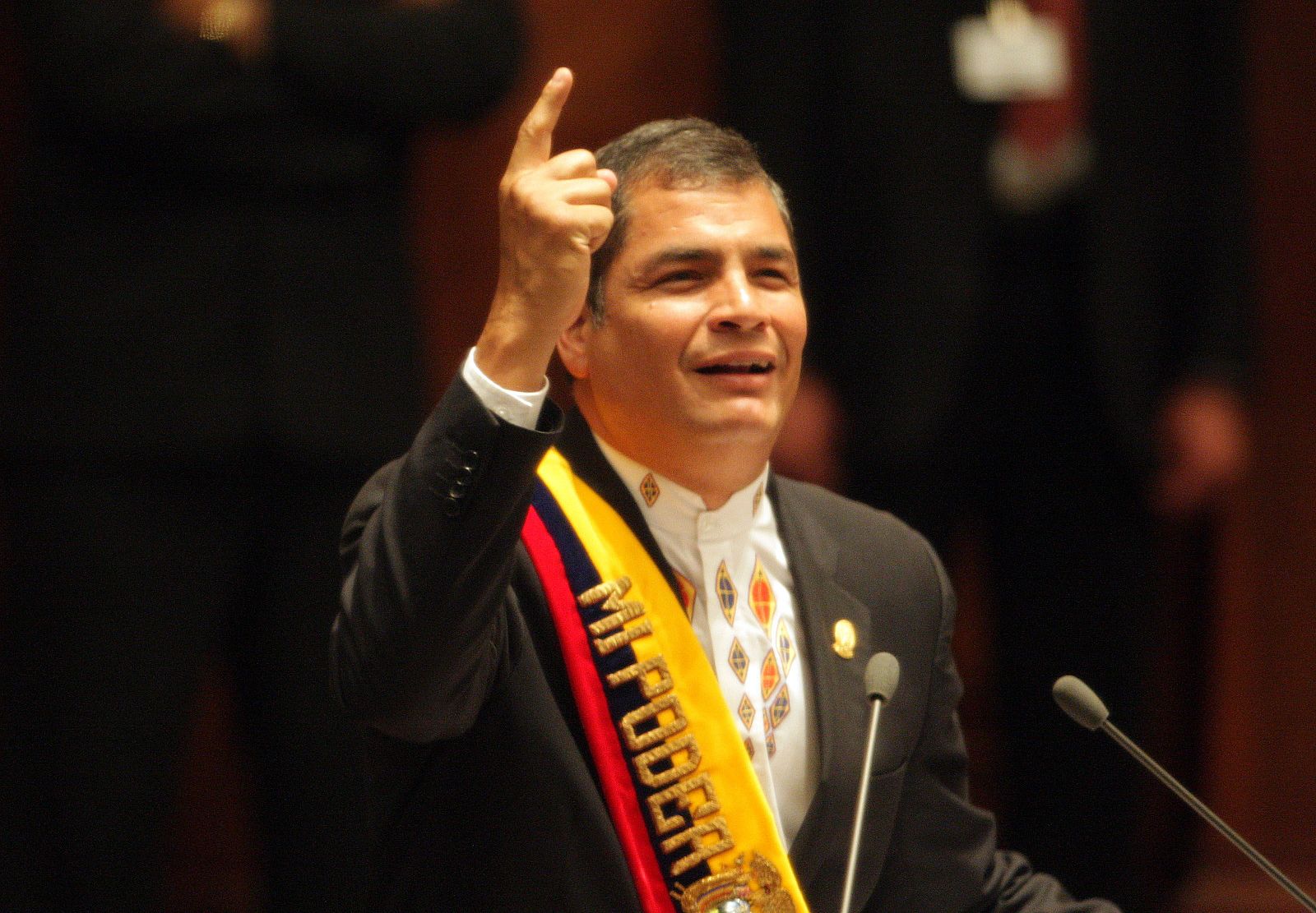 El presidente ecuatoriano, Rafael Correa, pronuncia un discurso tras jurar su segundo mandato.