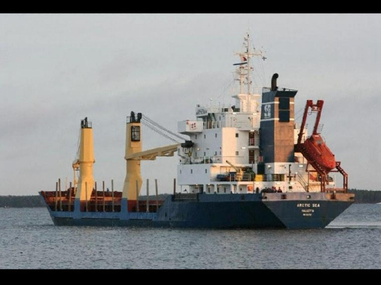 Imagen de archivo del carguero 'Arctic sea' tomada de un vídeo de AP.