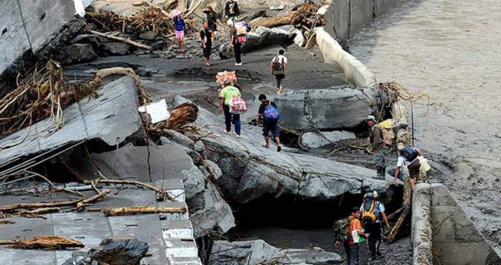 El tifón 'Morakot' asola la isla de Taiwán, siendo el más agresivo de los últimos 50 años.
