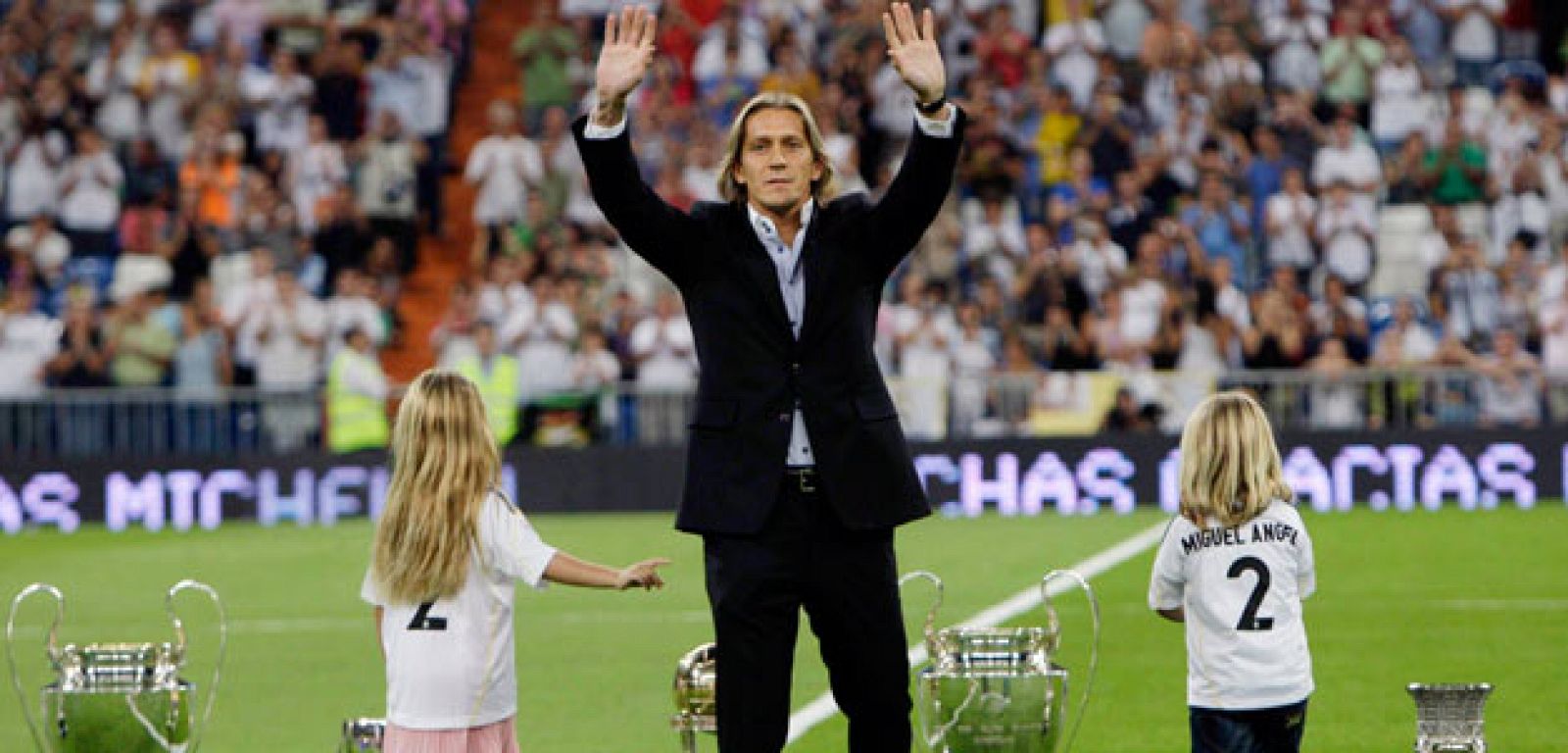 Míchel Salgado durente el homenaje que ha recibido en el Bernabéu.
