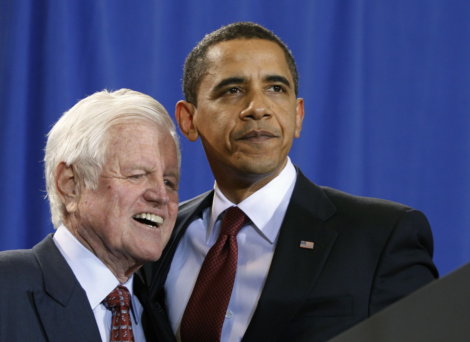 Ted Kennedy y Barack Obama participan juntos en un acto, en abril de 2009.