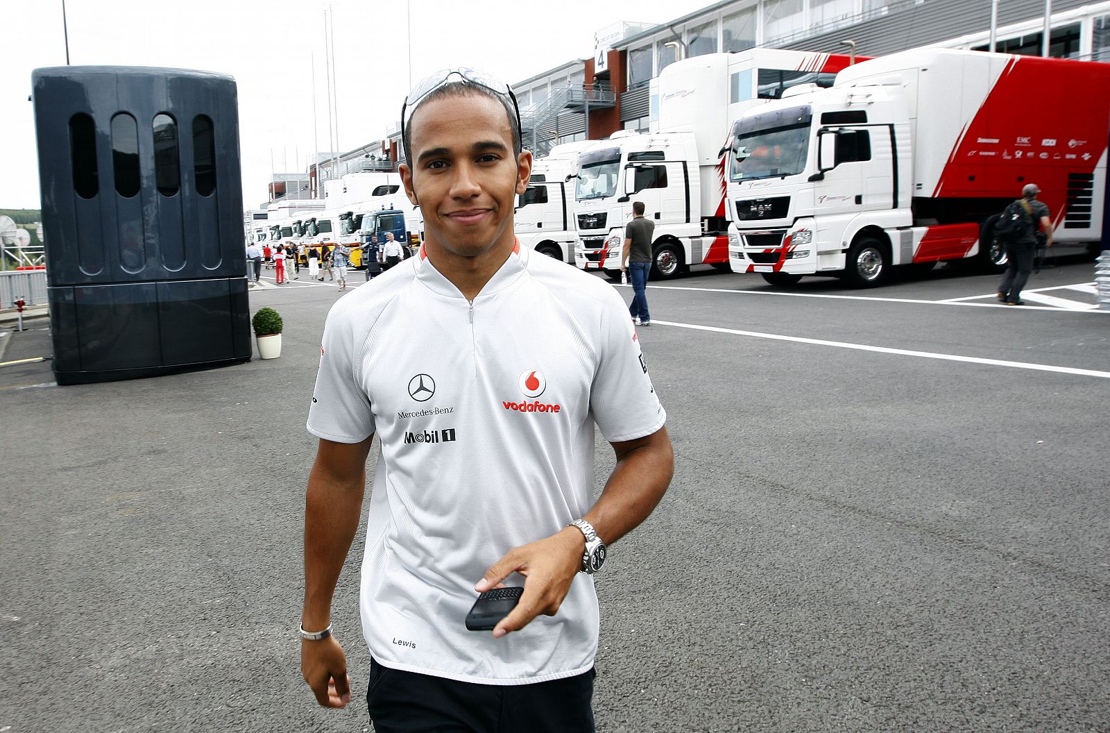 El piloto de McLaren Lewis Hamilton en el paddock  de SPA