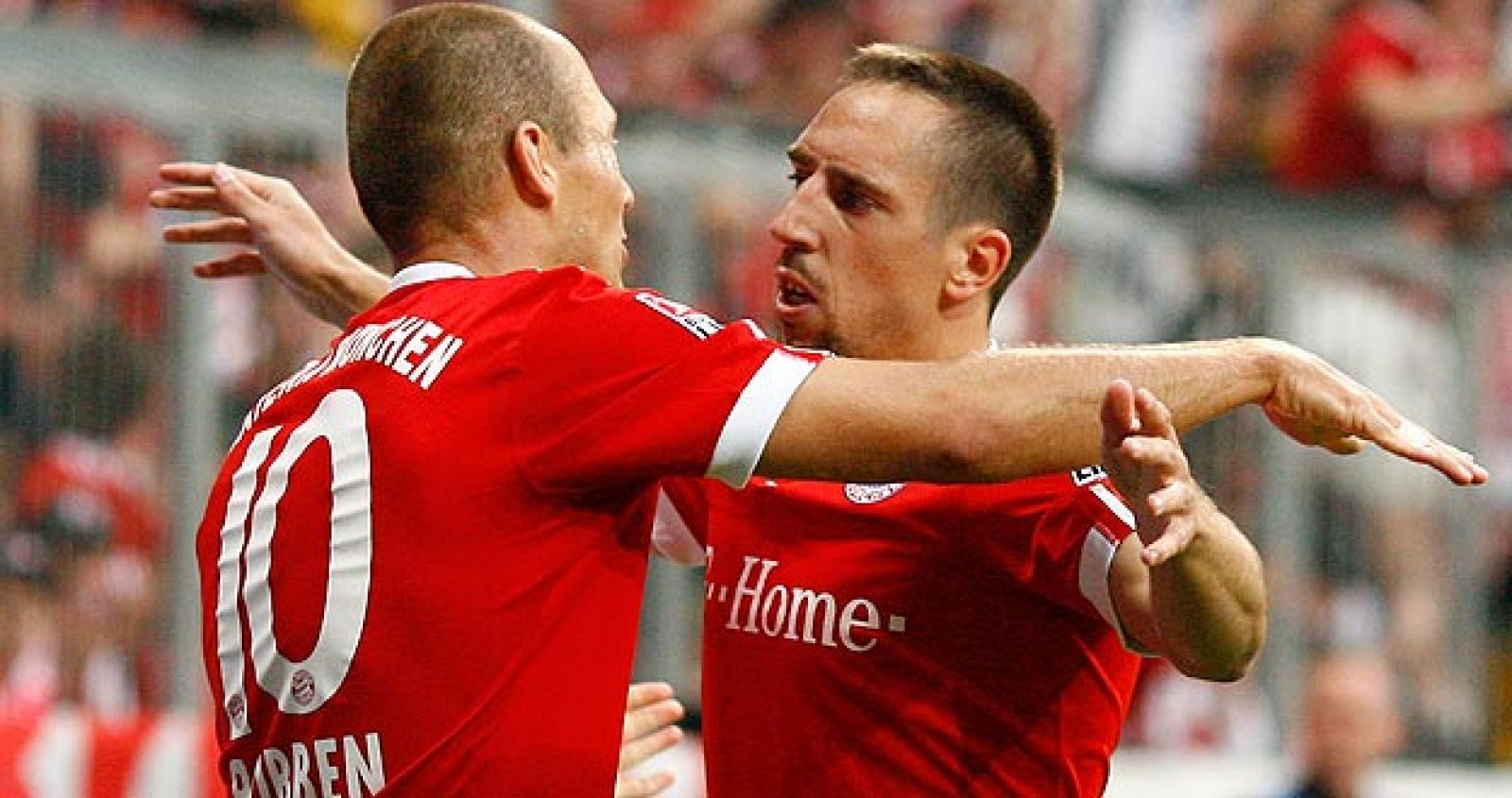Robben y Ribery celebran uno de los goles del Bayern de Munich.