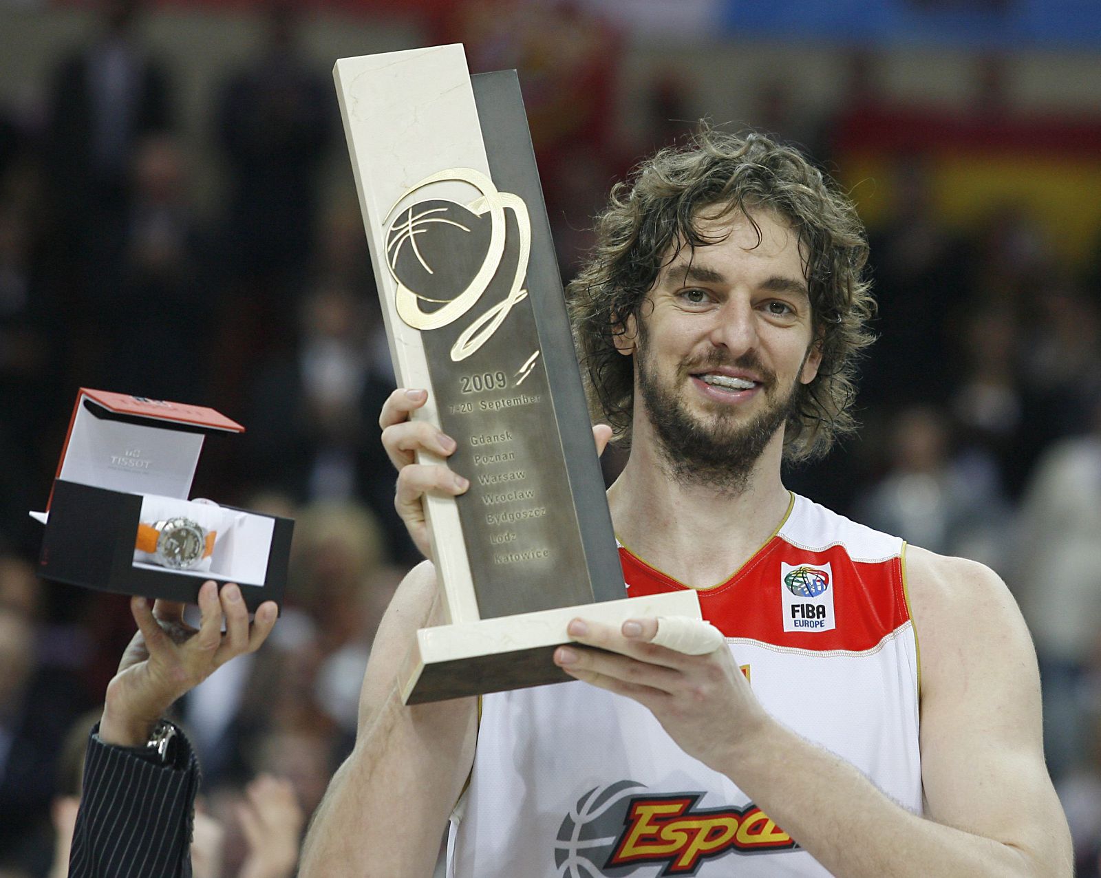 Pau Gasol, anillo de campeón de la NBA, oro en el Eurobasket y MVP del campeonato, en un mismo año.