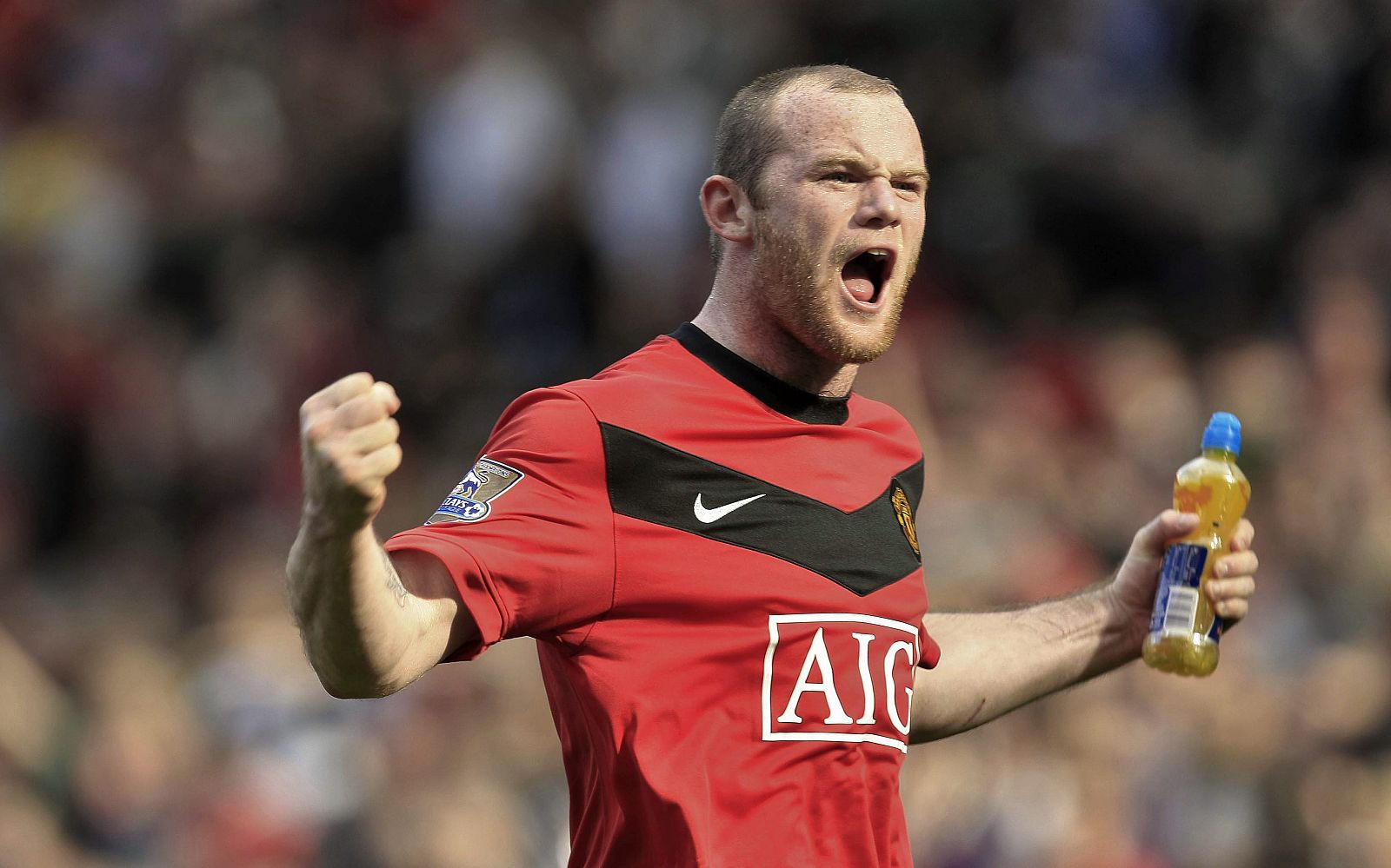 El delantero del Manchester United Wayne Rooney celebra un gol.