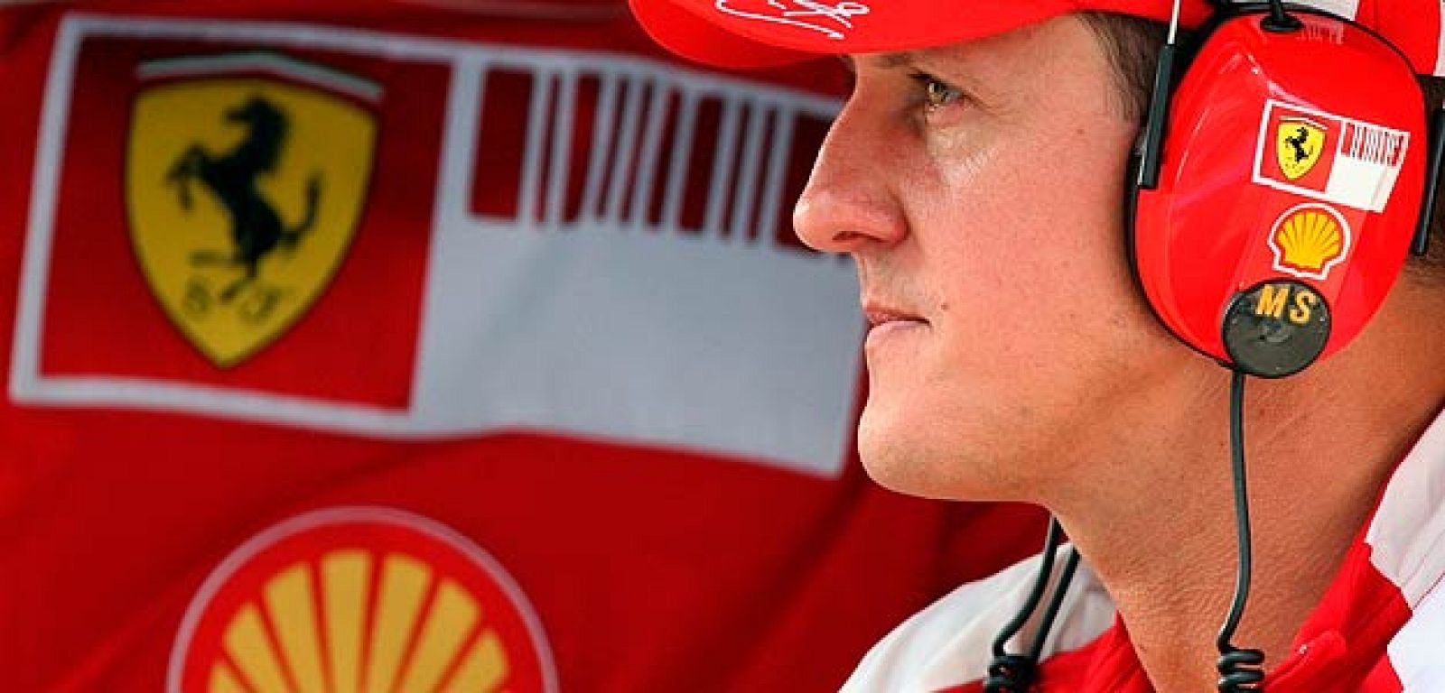 Schumacher da la bienvenida a Fernando Alonso a la 'Scudería'.