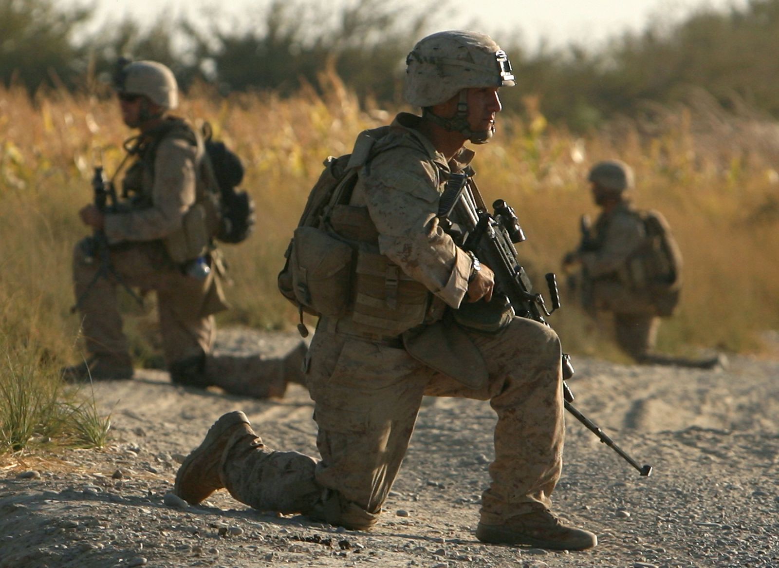 Marines estadounidenses patrullan en la provincia de Helmand