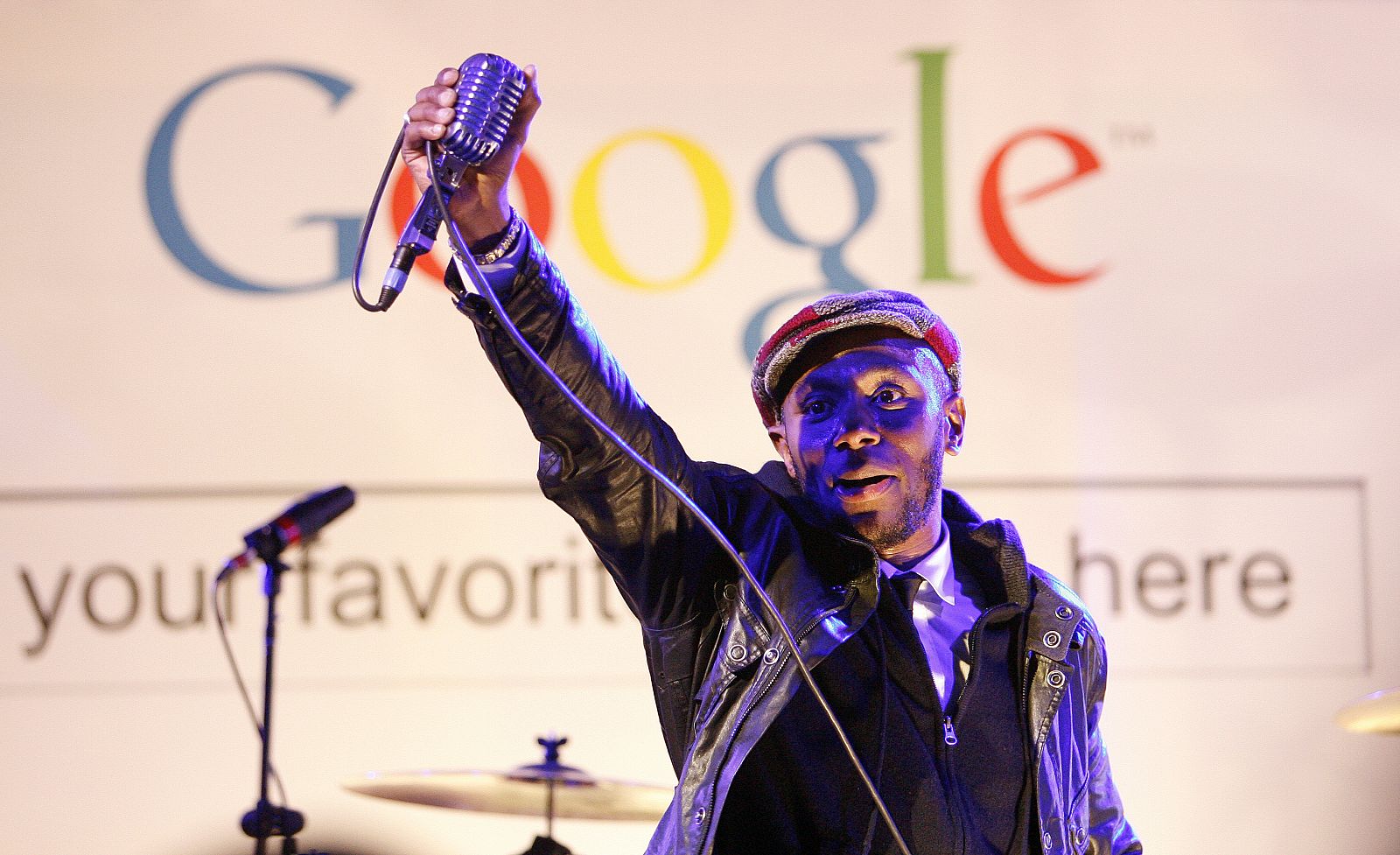 Mos Def performs during the "Discover Music!" event at Capitol Studios in Hollywood