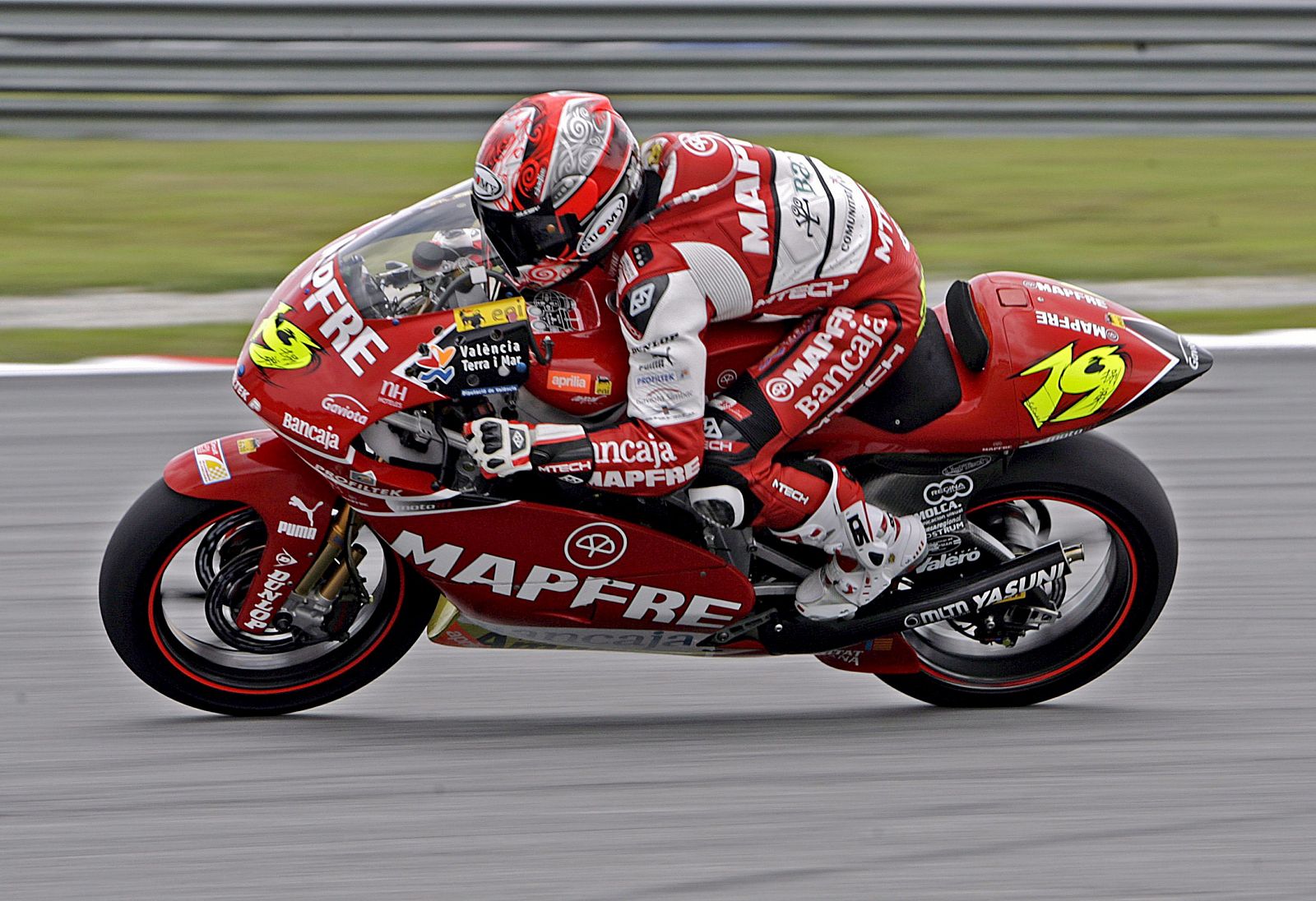 Álvaro Bautista correrá la próxima temporada en MotoGP con Suzuki.