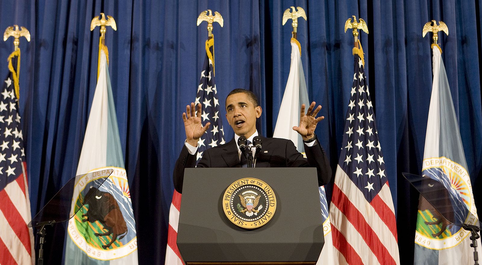 Obama, durante su conferencia ante los líderes indios americanos.
