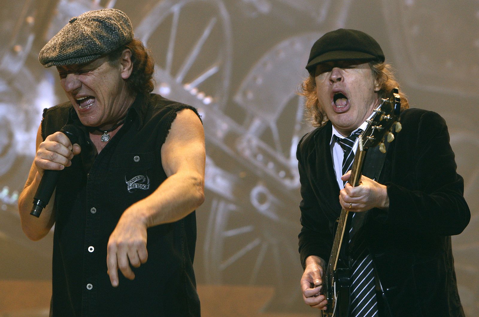 AC/DC's Johnson and Young perform in London