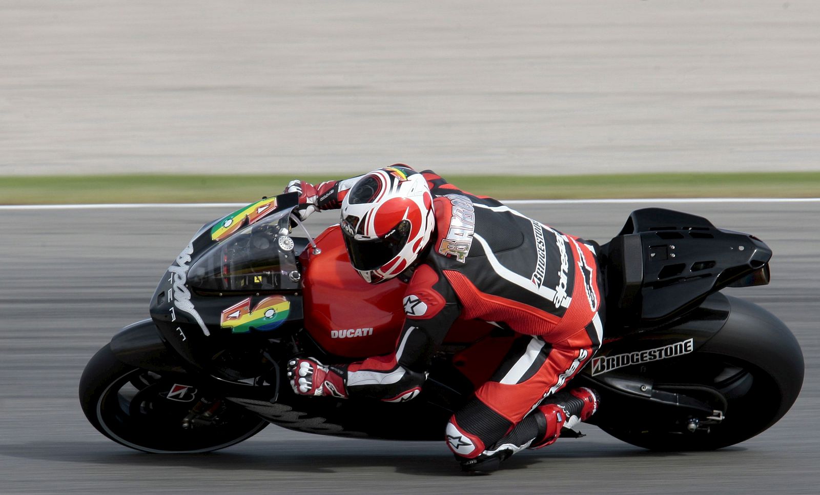 El piloto Moto GP, Hector Barberá (Ducati) durante los entrenamientos