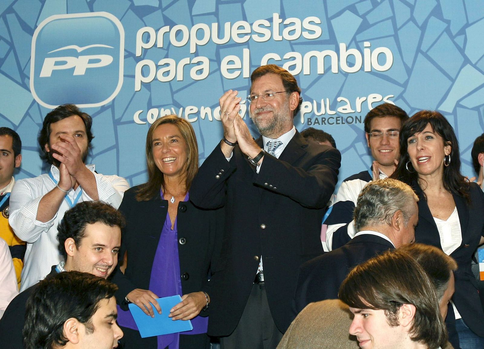 El presidente del PP, Mariano Rajoy, junto a la presidenta del partido en Cataluña, Alicia Sánchez-Camacho y la responsable de Organización, Ana Mato.