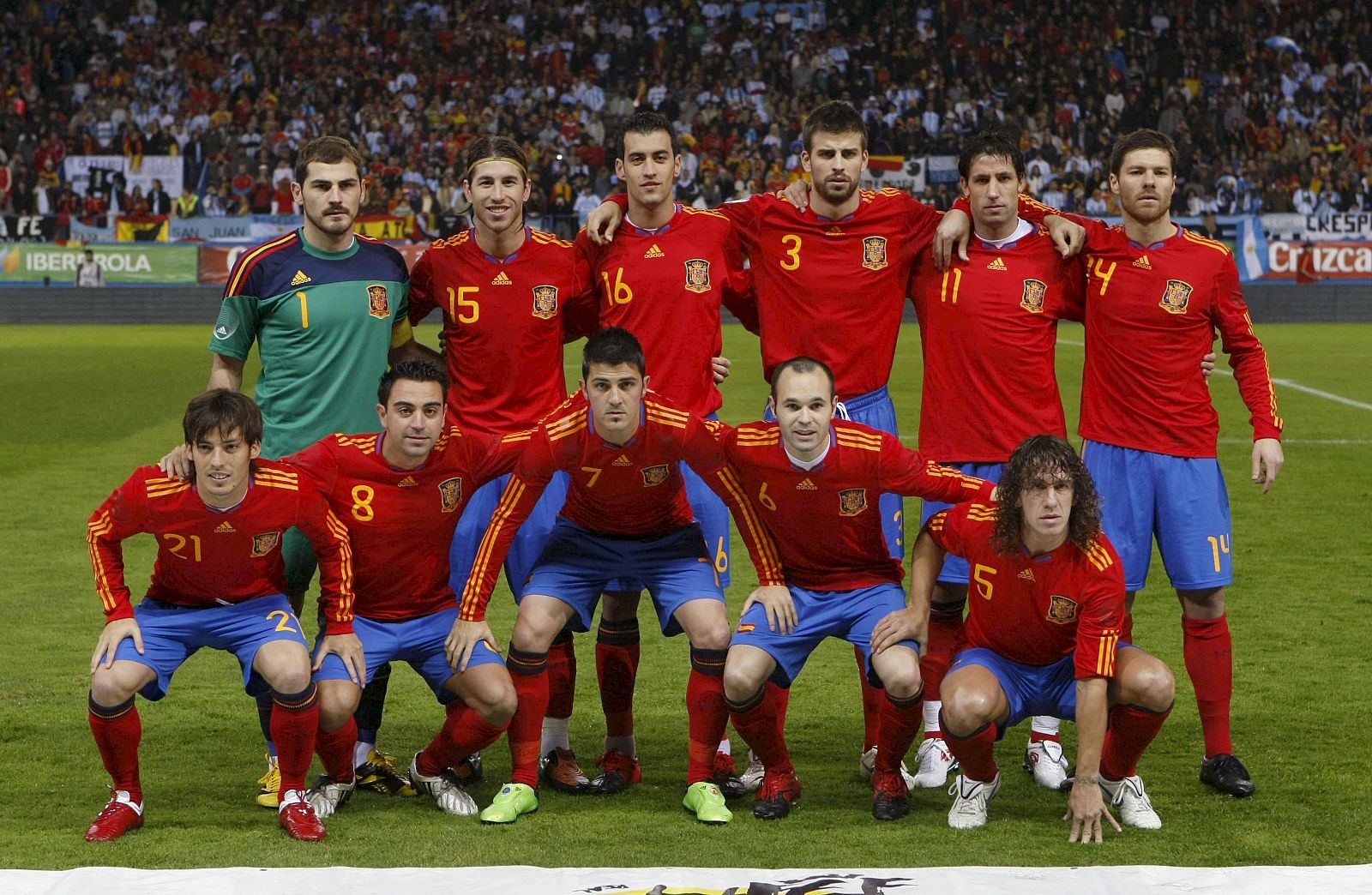 El once inicial de la selección española posa antes del encuentro internacional amistoso entre España y Argentina