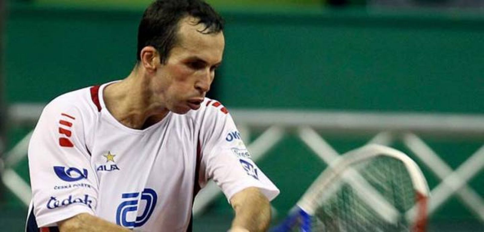 Radek Stepanek entrena de cara a la final de la Copa Davis ante España.