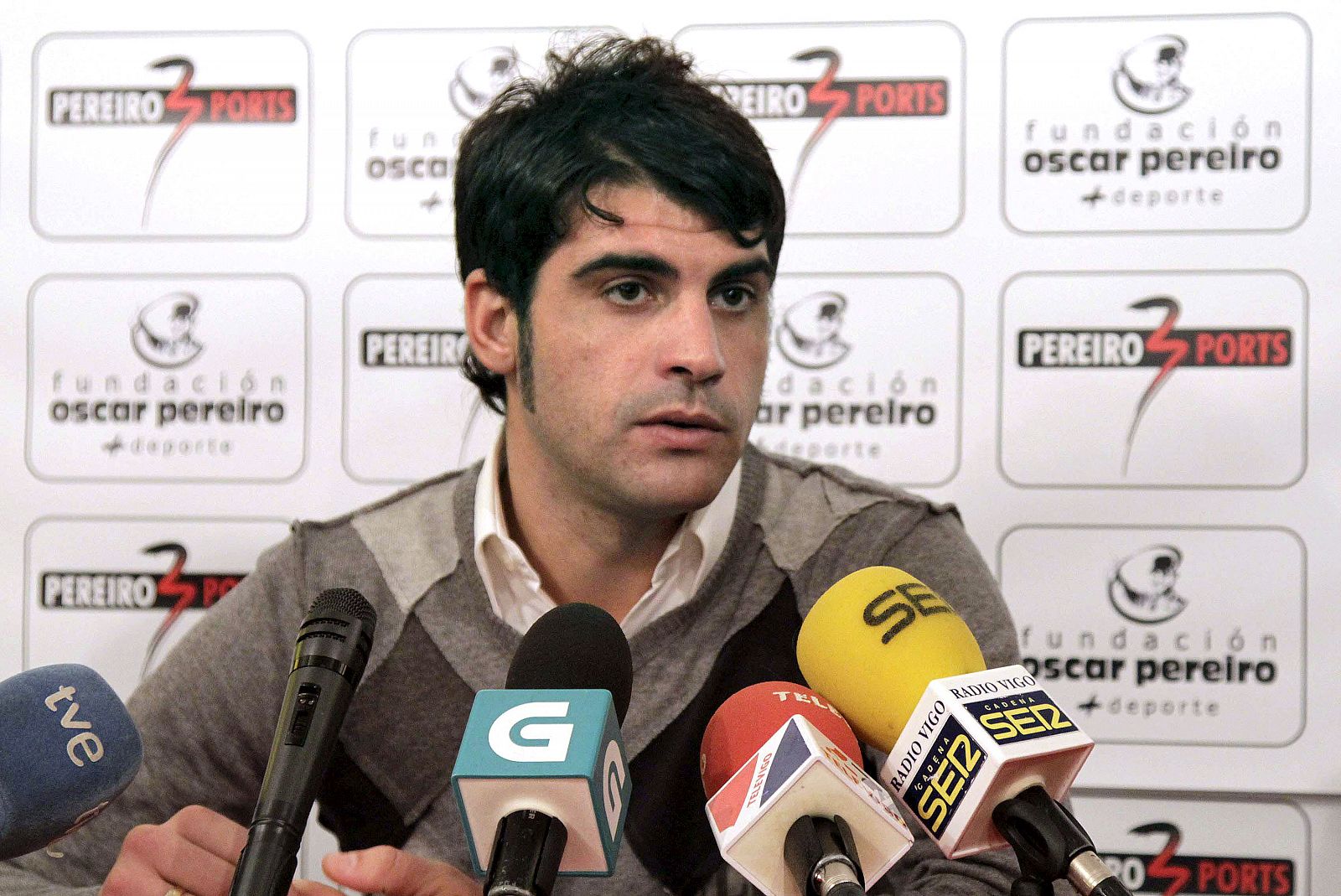 Oscar Pereiro, durante la rueda de prensa que ha ofrecido para hablar de su fichaje y su contrato con Astana, con el que, dice, se comprometió el 12 de noviembre para la próxima temporada.