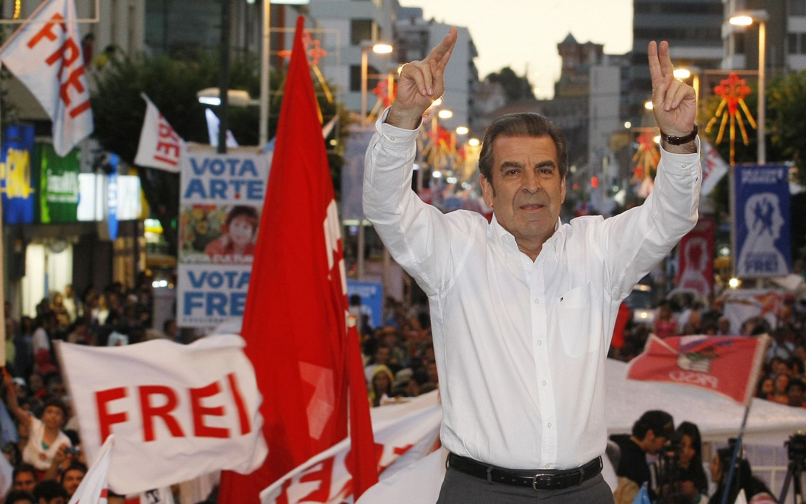 Presidential candidate for ruling center-left coalition Frei waves to the crowd in Vina del Mar city