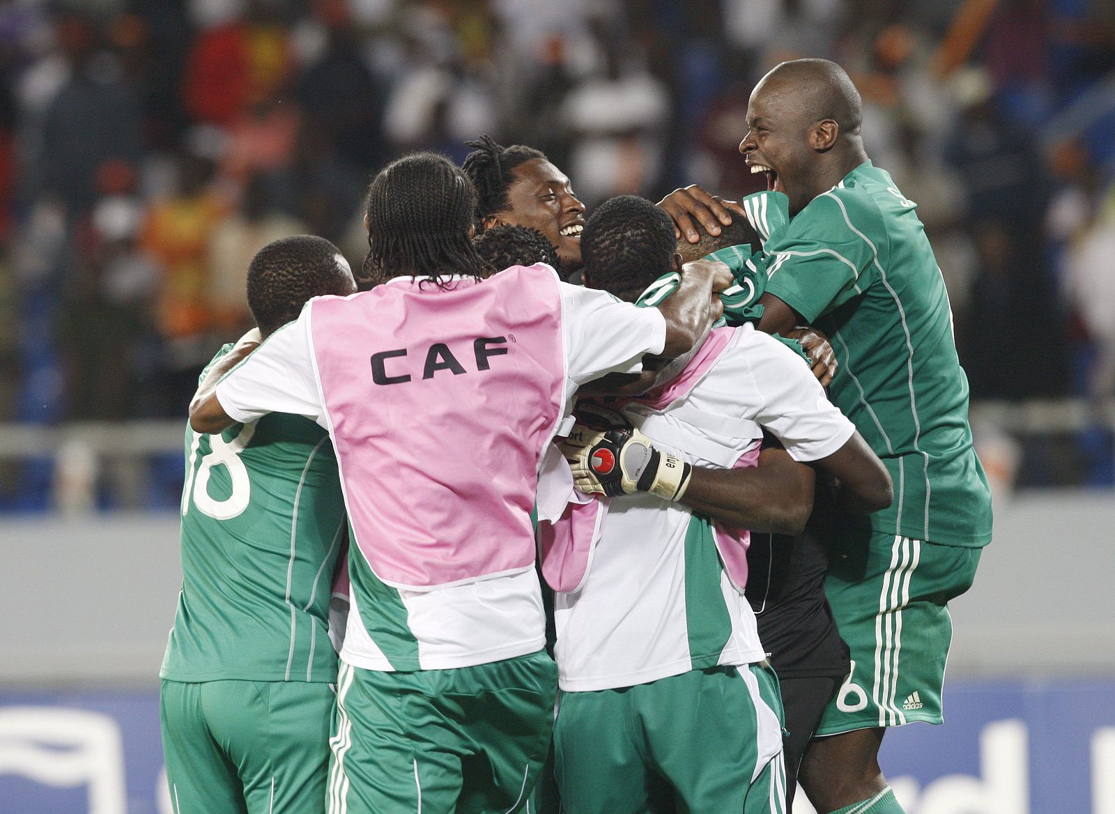 Los jugadores de la selección nigeriana celebran la victoria