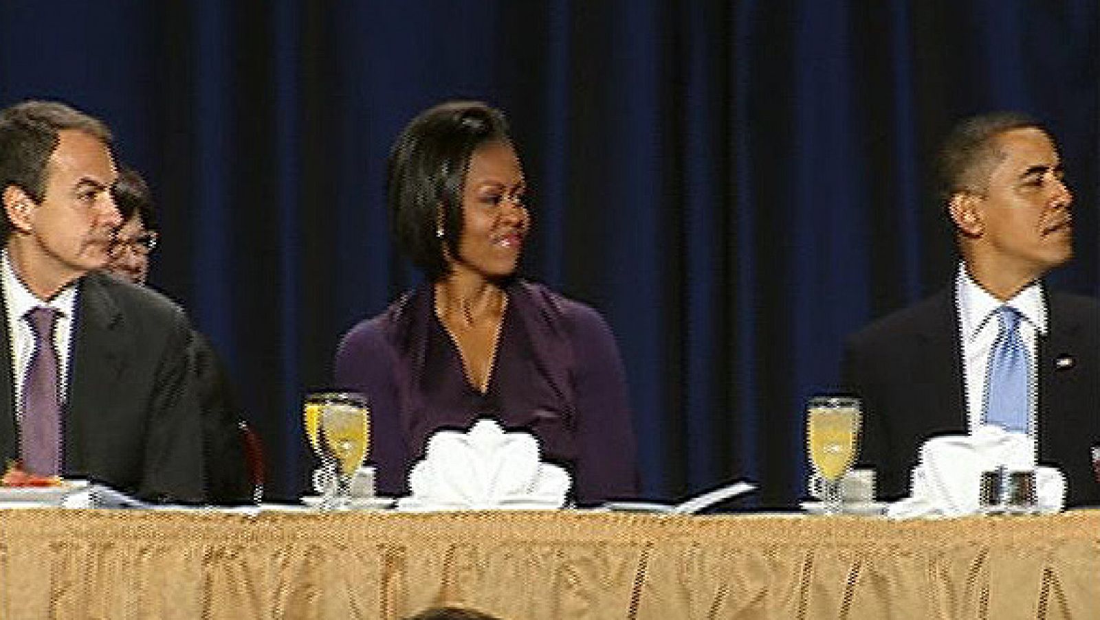 Zapatero, junto a Michelle Obama y el presidente de EE.UU., en el Desayuno de la Oración.