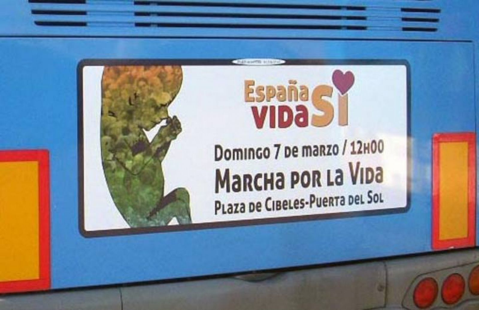 Autobus que circulará por las calles de Madrid anunciando la Marcha por la Vida.