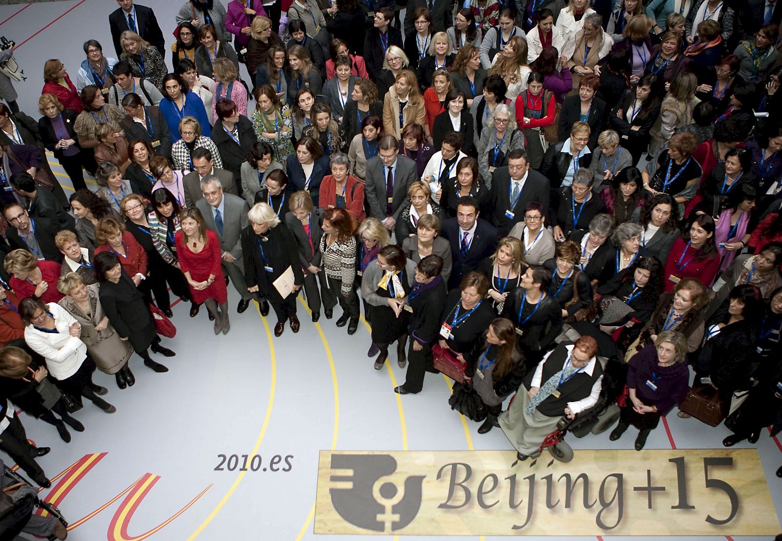 Foto de familia de la inauguración del Foro Europeo Mujeres Beijing+15.