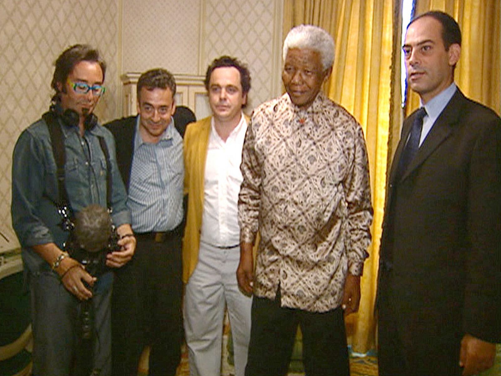 Los miembros del equipo con Mandela