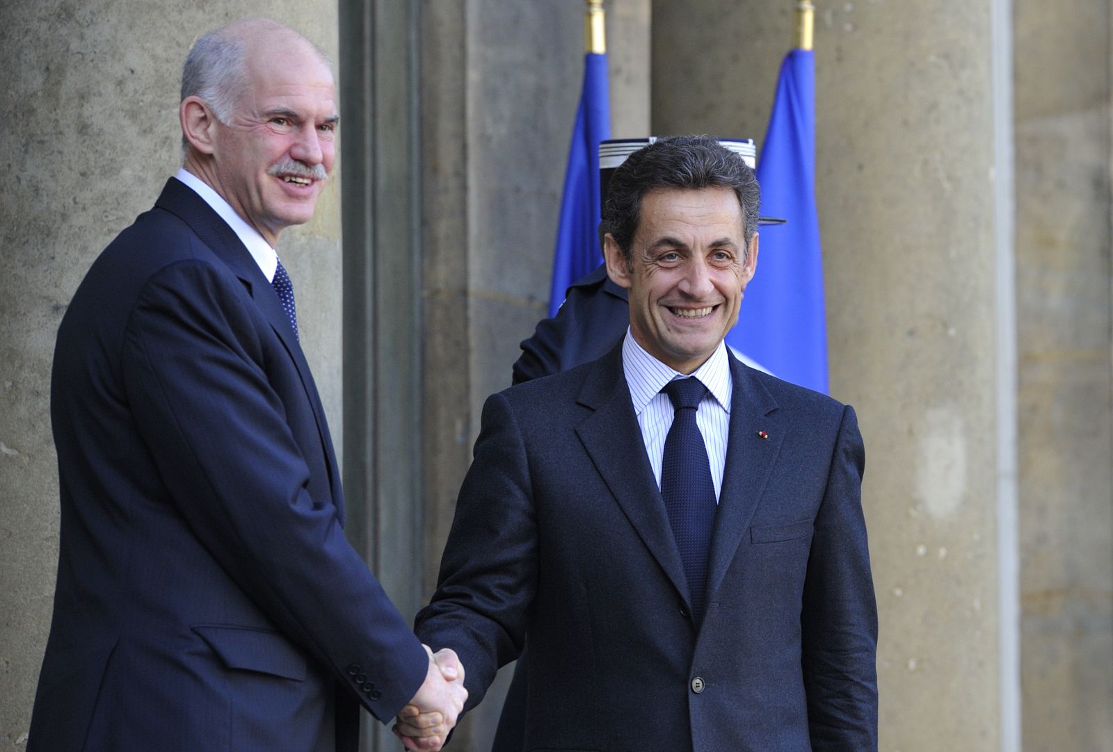 El primer ministro griego, George Papandreu, se ha reunido este  miércoles con el presidente francés, Nicolas Sarkozy, en París.