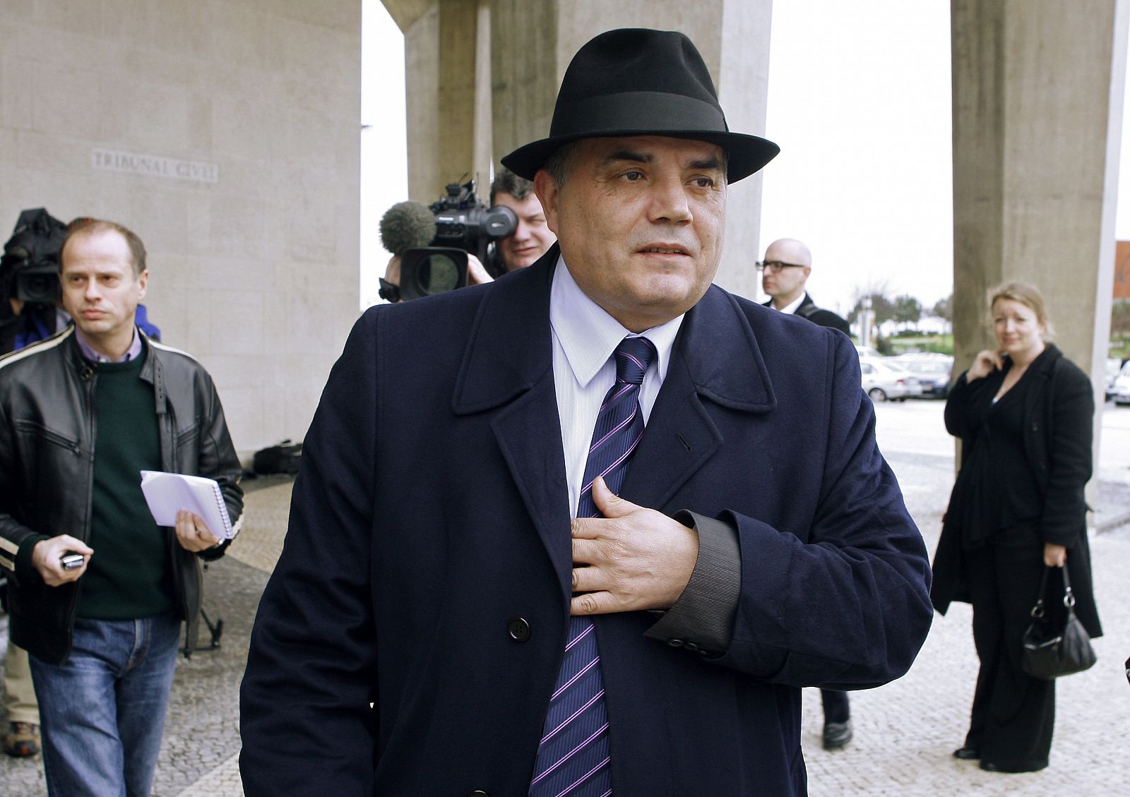 El ex inspector de policía luso Gonçalo Amaral llega al Tribunal de Lisboa.