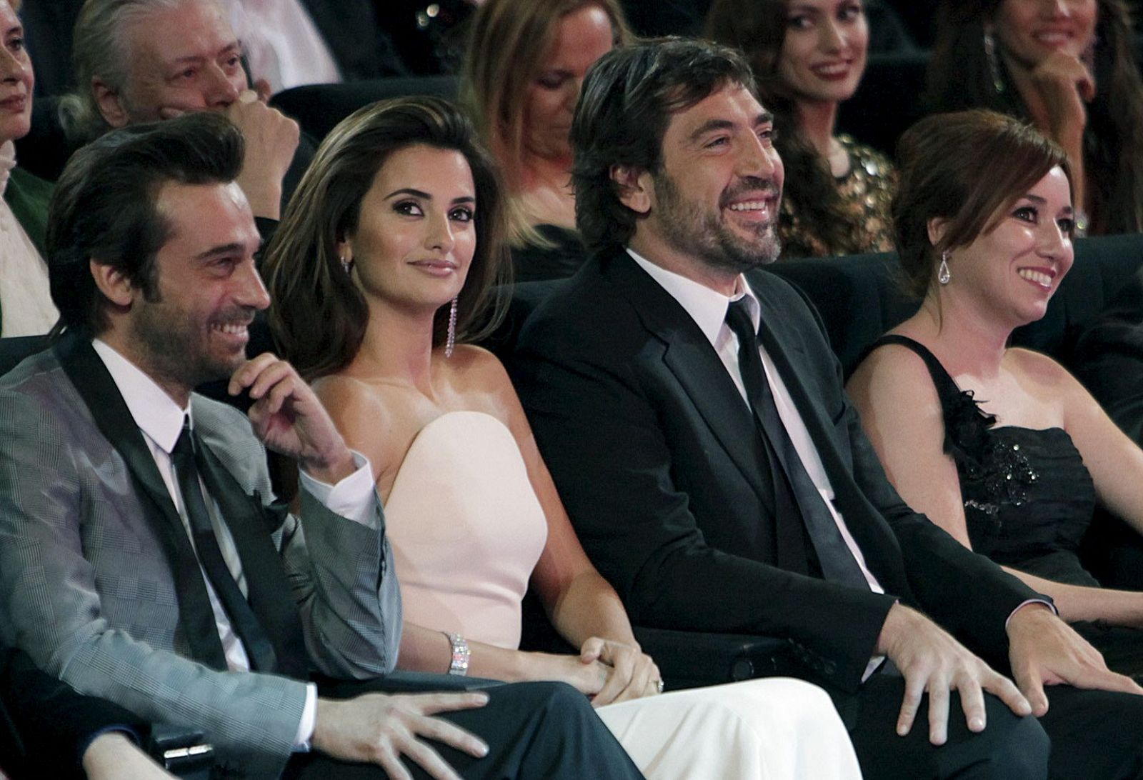 Las actrices Penélope Cruz y Lola Dueñas y los actores Jordi Moyá y Javier Bardem, durante la XXIIII edición de los Premios Goya.