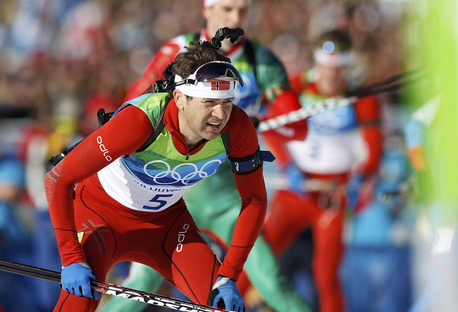 Norway's Bjoerndalen approaches shooting range during men's 15 km mass start biathlon final at the Vancouver 2010 Winter Olympics in Whistler