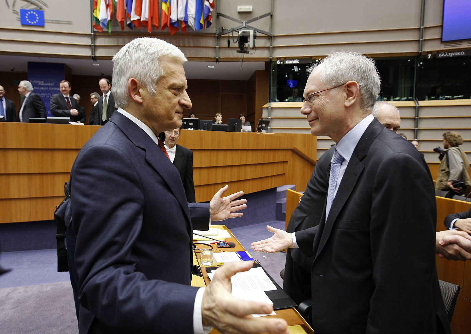 Herman Van Rompuy, presidente del Consejo en el Parlamento Europeo junto Jerzy Buzek, presidente de la cámara