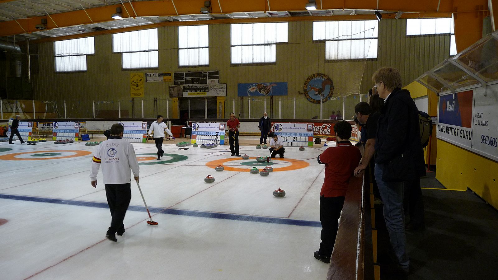 Imagen de un partido de curling celebrado en España.