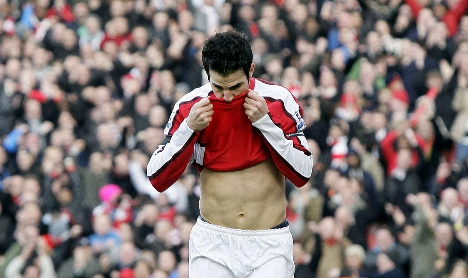 El jugador del Arsenal, Cesc Fabregas, celebra el gol que ha marcado ante el Burnley.