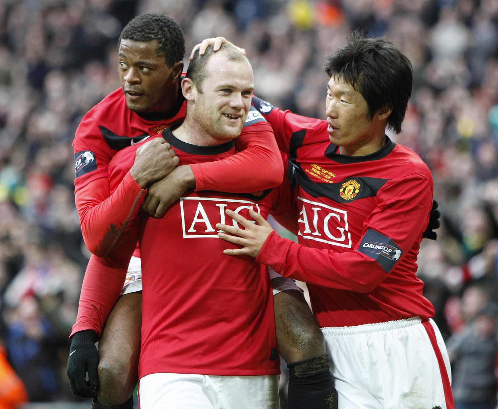 Los jugadores del Manchester United Wayne Rooney, Patrice Evra y Park Ji-Sung celebran un gol.