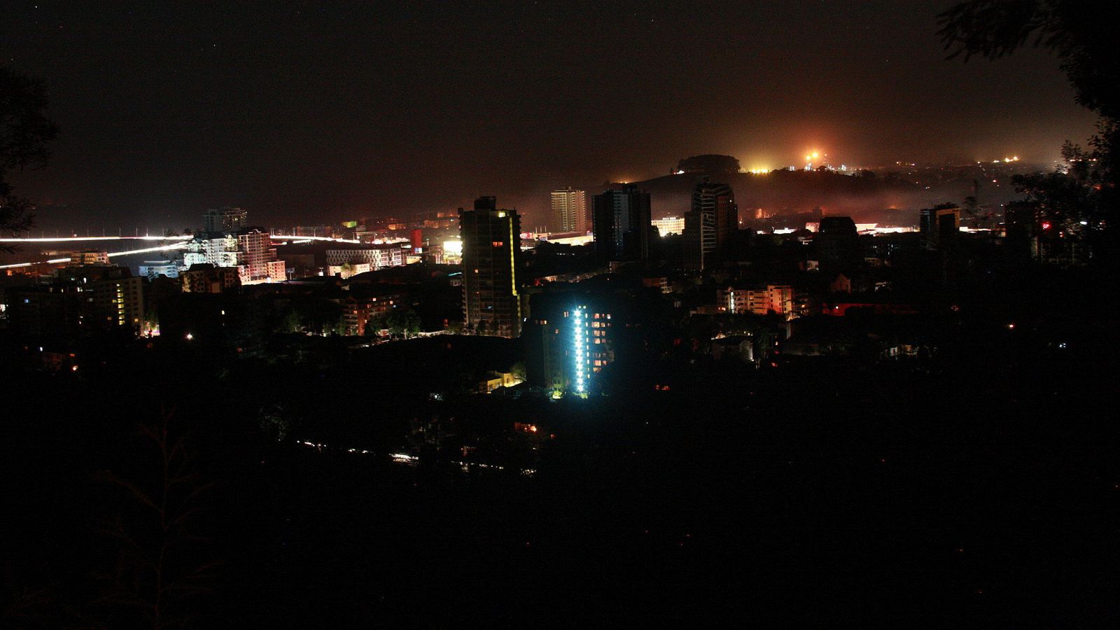 Vista de la ciudad de Concepción durante el apagón que ha dejado sin luz la mayor parte de Chile