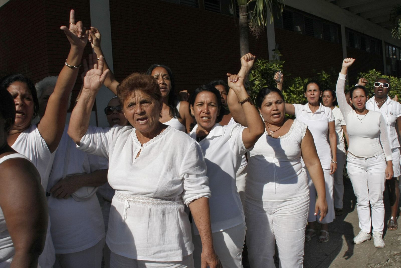 Las Damas de Blanco se manifiestan este lunes en La Habana.