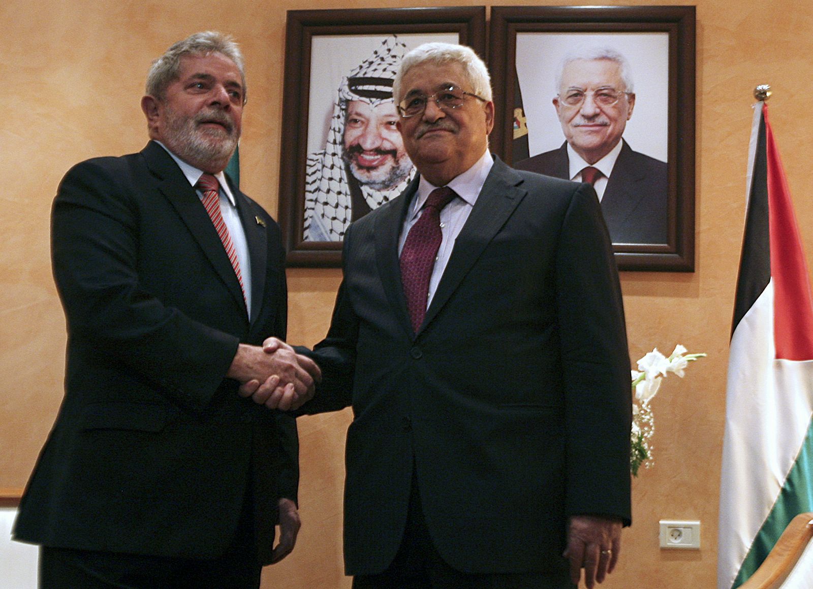 Lula da Silva junto a su homólogo, Mahmoud Abbas en la rueda de prensa