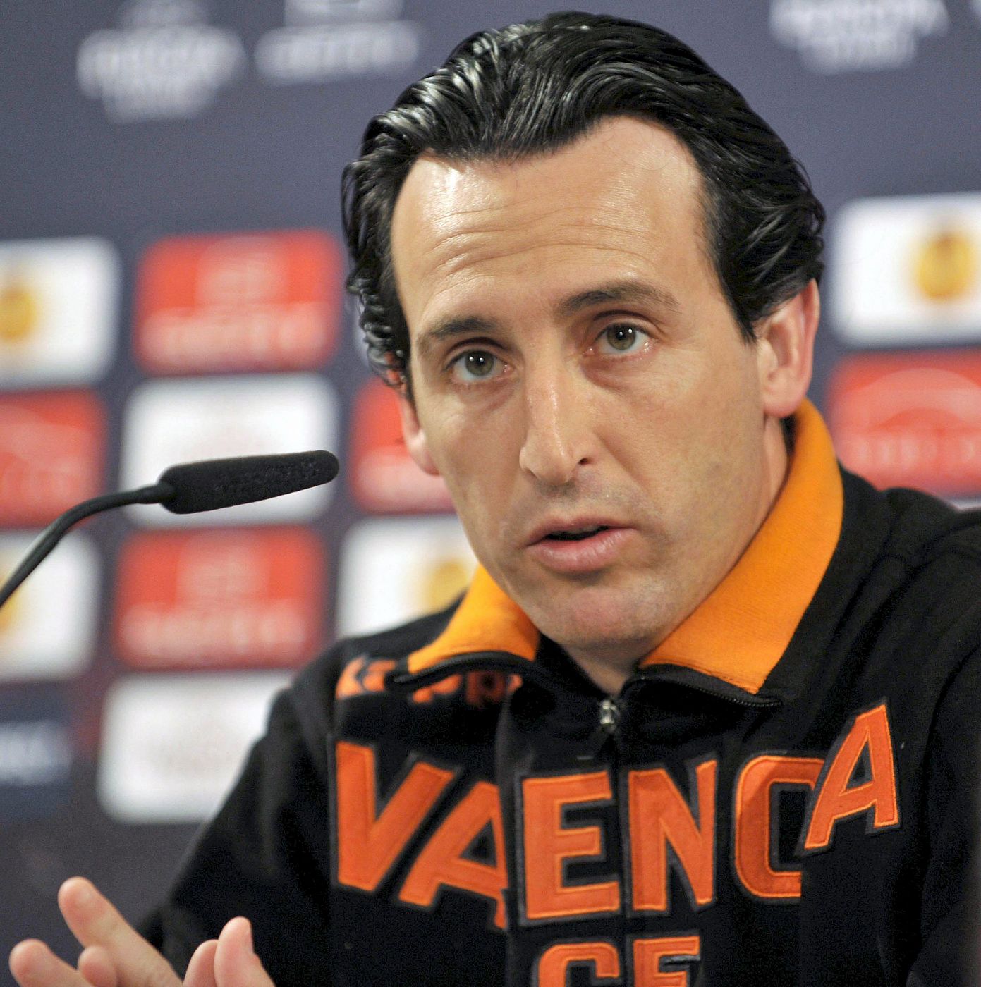 El entrenador del Valencia CF, Unai Emery, durante la rueda de prensa