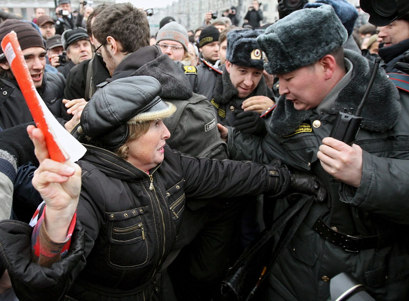 CERCA DE 60 MANIFESTANTES DETENIDOS EN MOSCÚ EN EL "DÍA DE LA IRA"