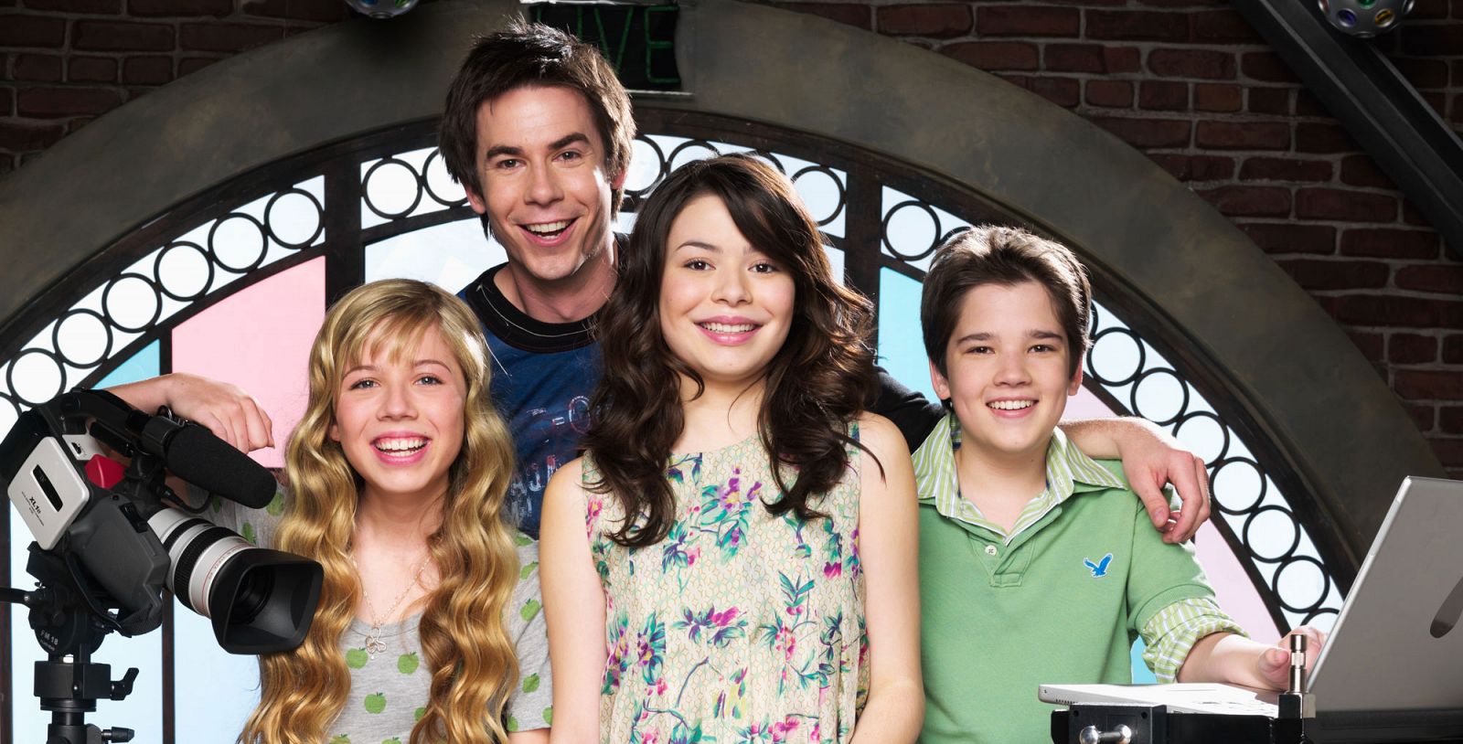 Un grupo de jovenes llevan la revolución de la TV a internet en iCarly