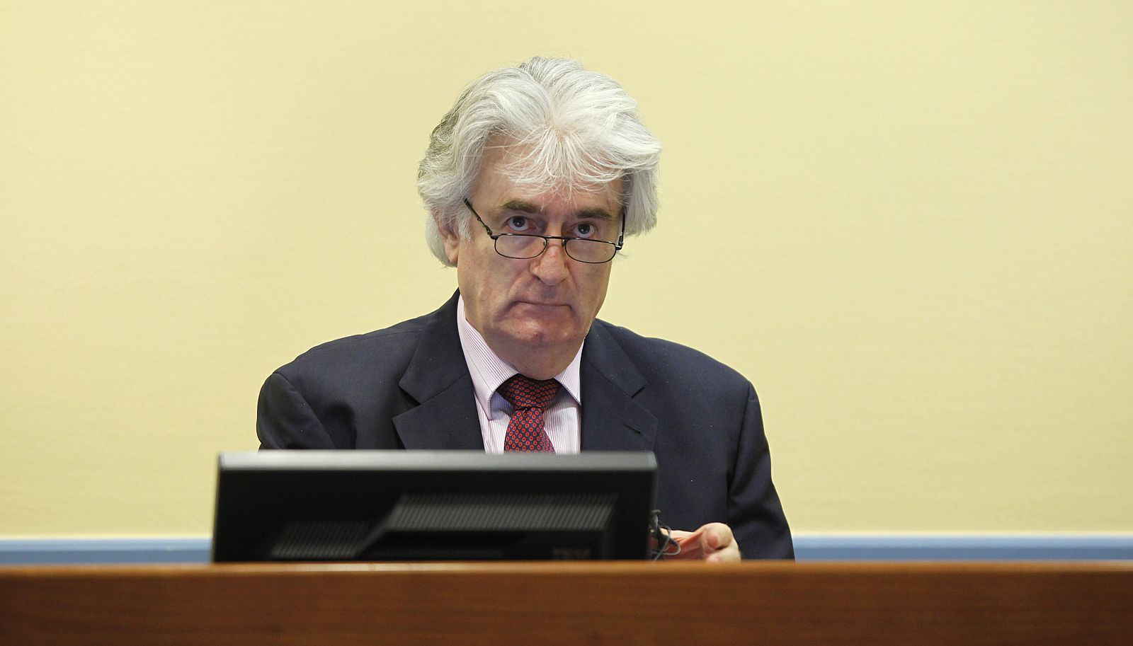 El ex líder Karadzic en una de sus últimas esiones judiciales