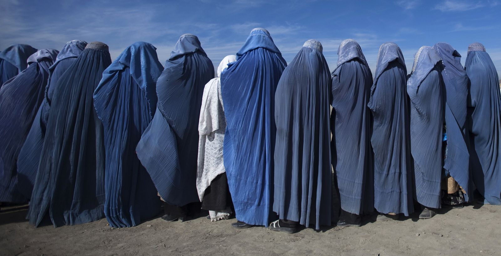 Mujeres afganas vistiendo el burka