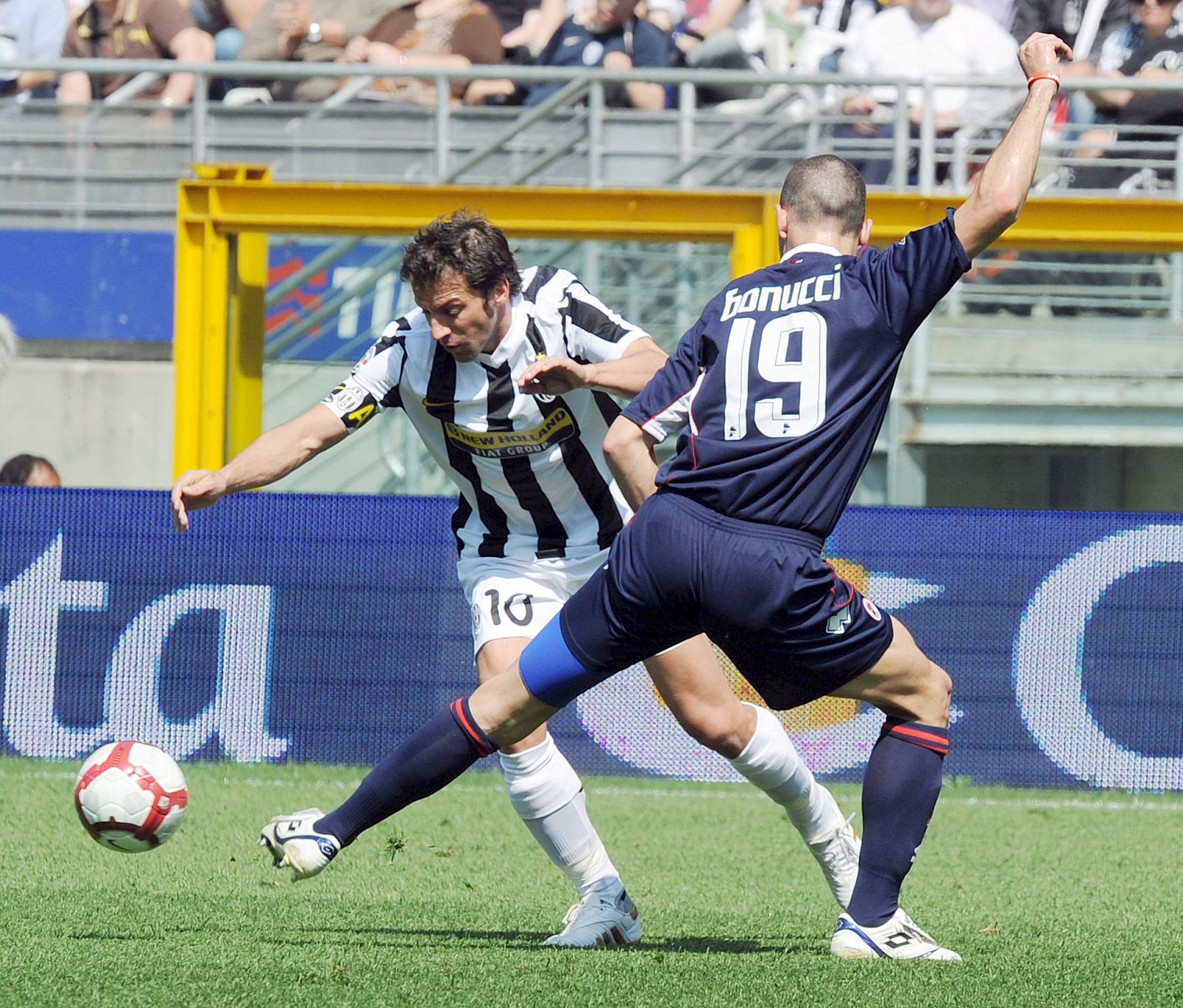 El delantero italiano Alessandro Del Piero (i), de la Juventus