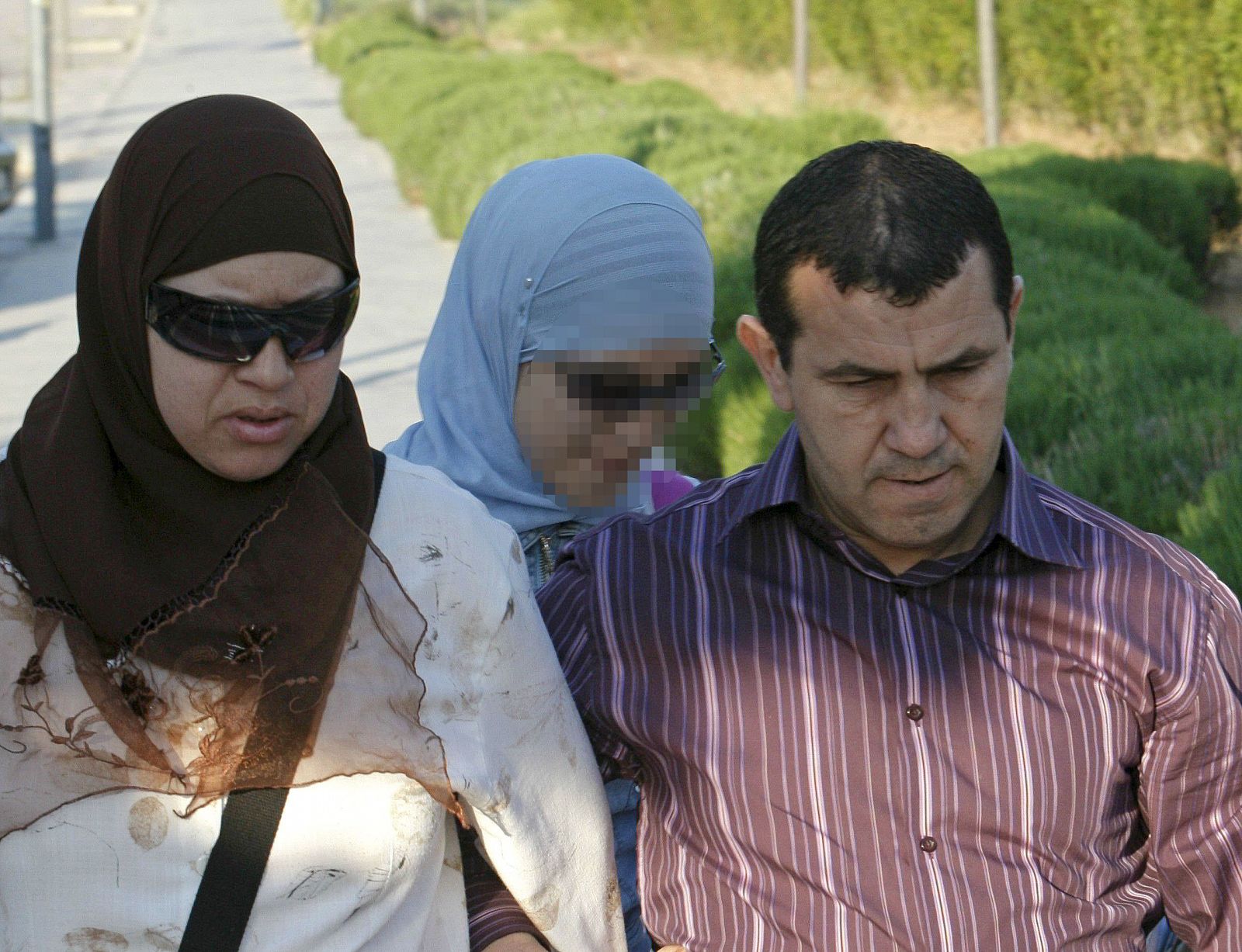 Najwa Malha llega con sus padres a su nuevo instituto, que no ha puesto ningún impedimento a que acuda con el velo.