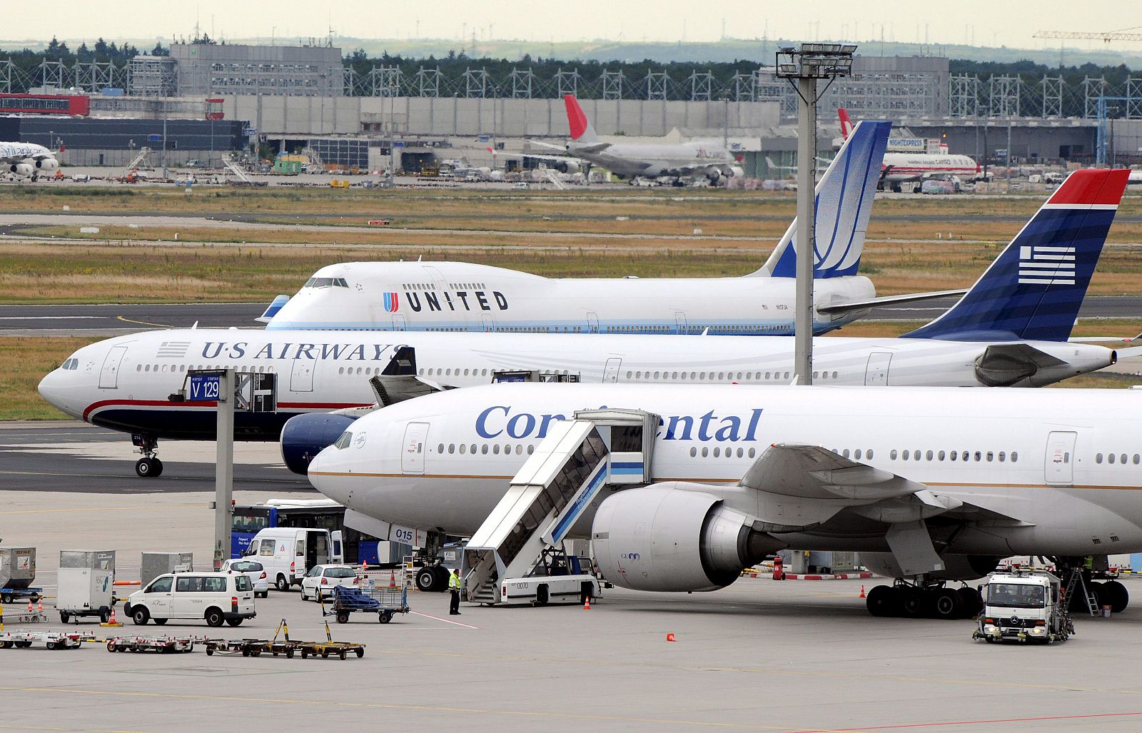 Fotografía de archivo de aviones de United Airlines, US Airways y Continental Airlines en Frankfurt, Alemania